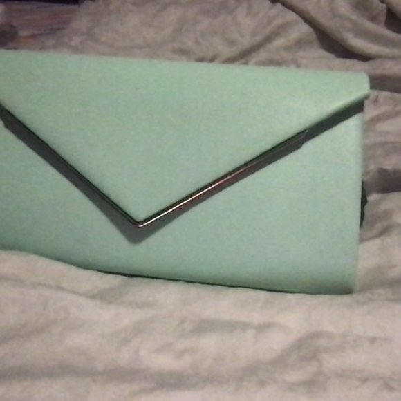 Arden pastel green summer clutch - Picture 12 of 14
